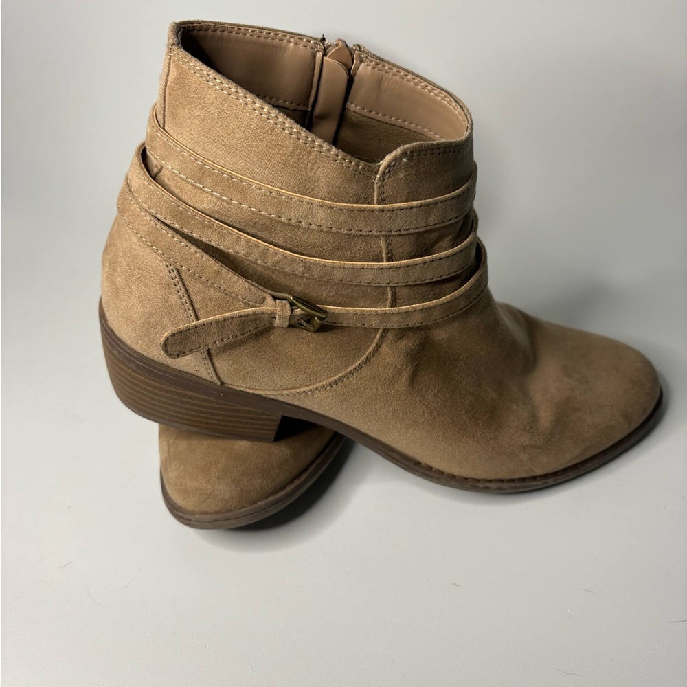 EUC Kohls Tan Ankle Boots